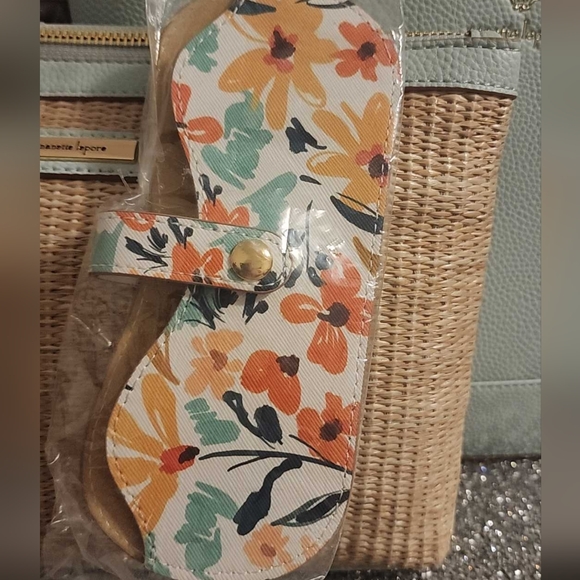 Nanette Lepore 3 piece set, bag, pouch, sunglass case, gift set - Picture 4 of 12